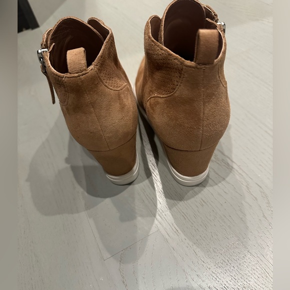 Linea Paolo Women's Anna Wedge Sneaker - Picture 7 of 8